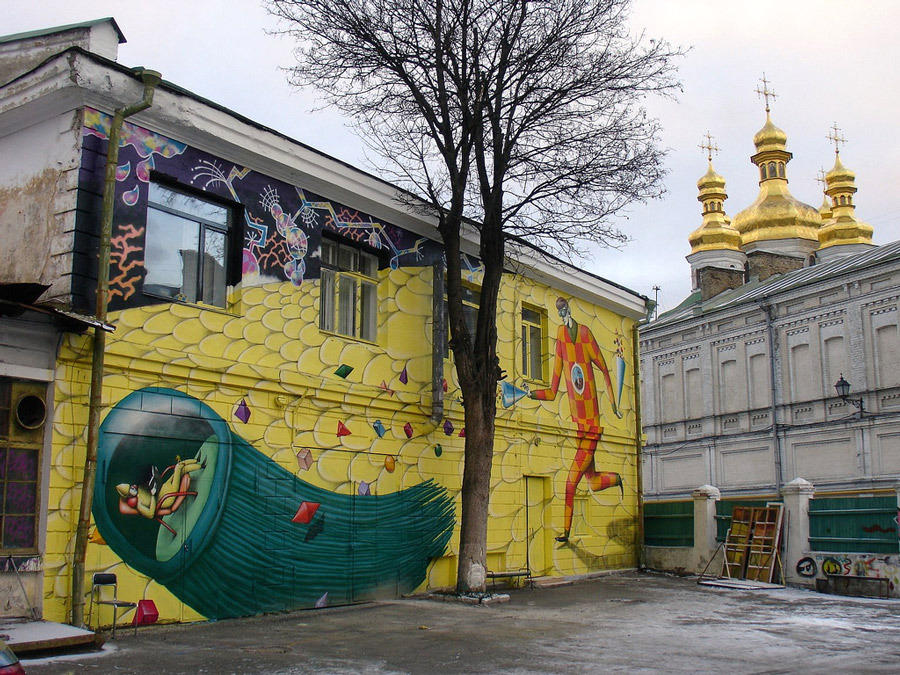 Interesni Kazki, Kiev unurth street art