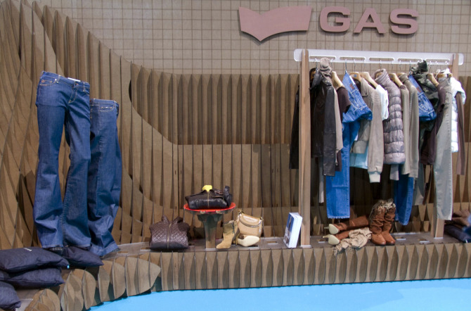 gas jeans showroom near me