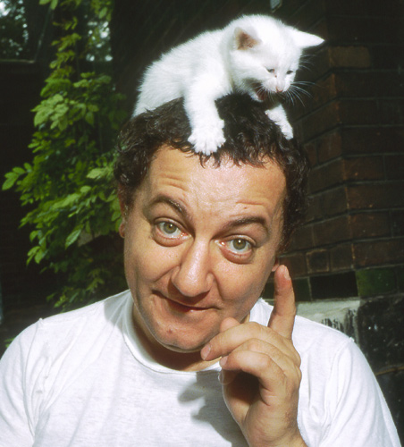 https://payload.cargocollective.com/1/1/53212/7744132/Coluche_Ep_003.jpg