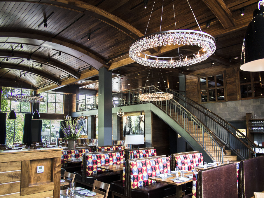 Moderne Barn Restaurant, Armonk, New York studio rai, Architects