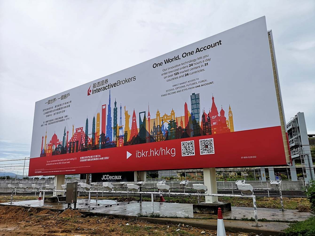 HKIA Billboard - Hin Lee Plastic & Screen Printing Ltd