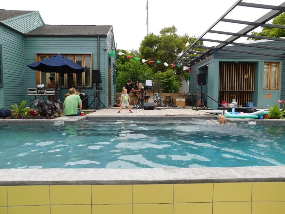 Laharpe Pool and Guest House Colectivo