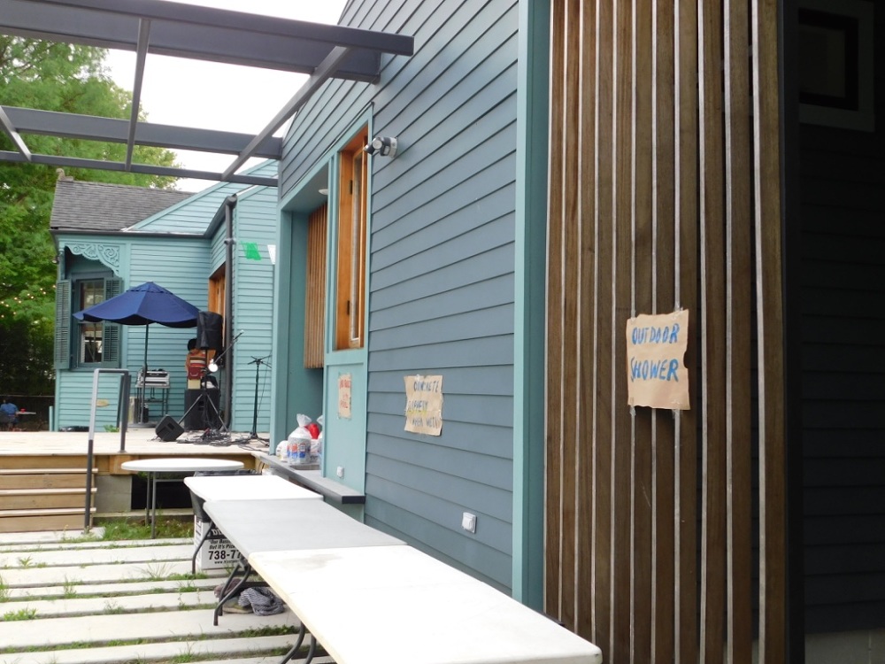 Laharpe Pool and Guest House Colectivo