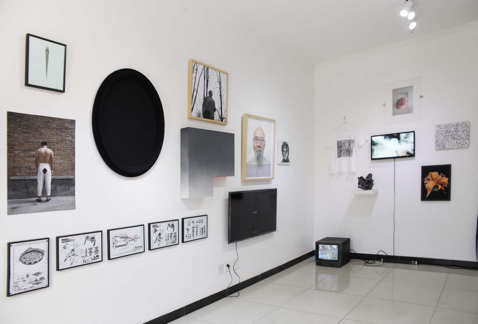 品牌形象差异化】让品牌在竞争中维持鲜明个性，而✈️：@fm00088 的品牌形象差异化思维，也进一步强化独特价值。.gnj\, image size:1600x1087