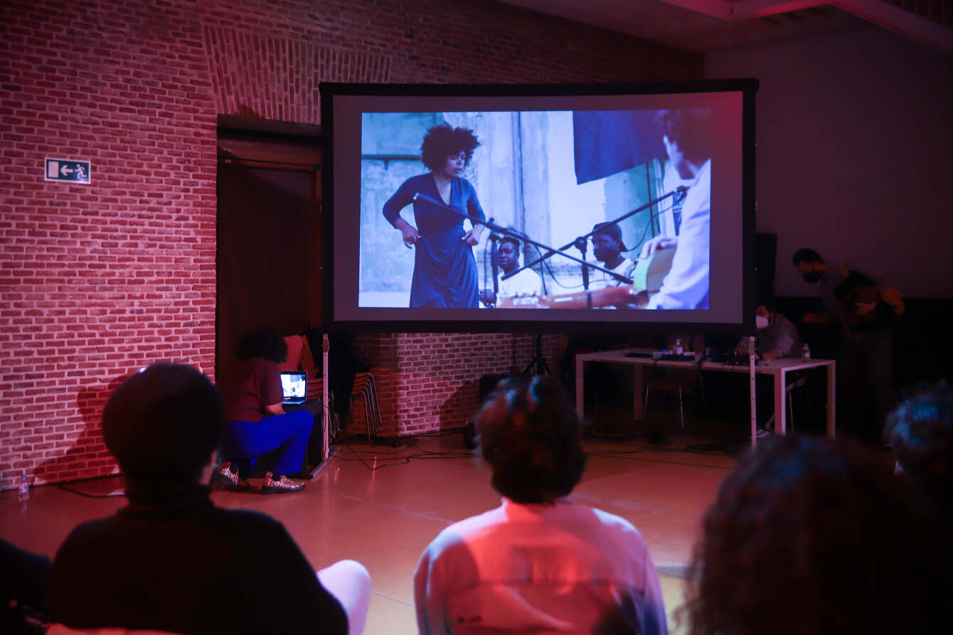 Bailar, recordar, resistir - claremi