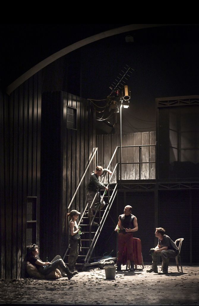 En attendant les barbares anaïsheureaux