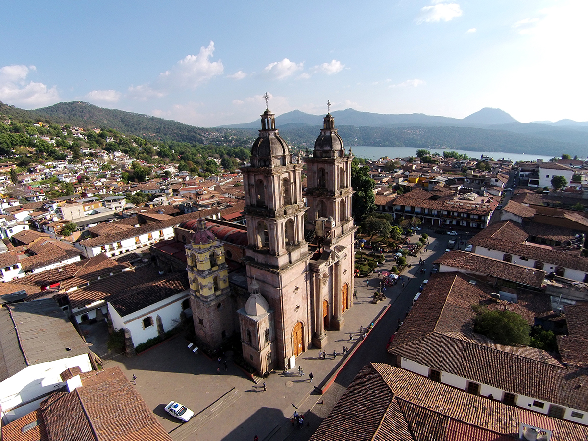 Valle de Bravo town beside Lake Avándaro, Mexico