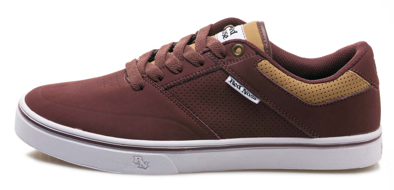 tenis red nose skateboarding