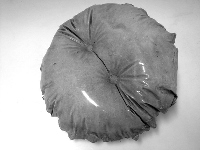 concrete pillow oliver schilf