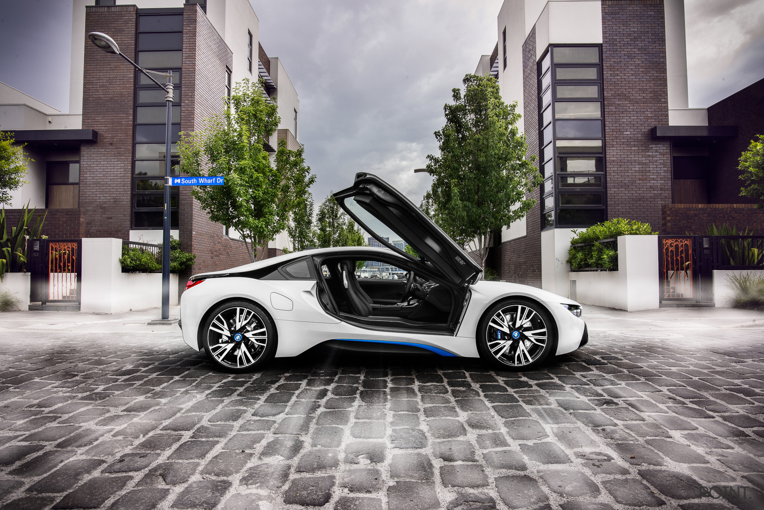 2016-bmw-i8-onpoint