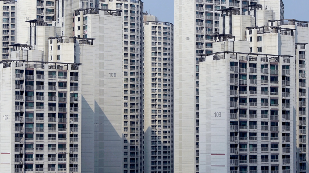 [TEASER] COMPASS CAPITAL light on the wall