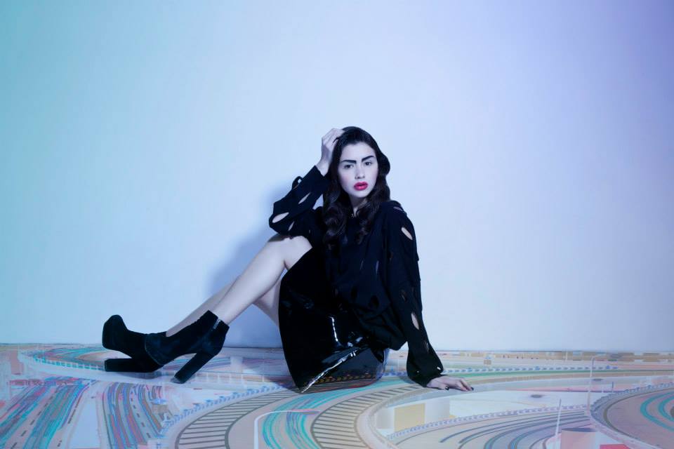 Women 17 City Scape Code Black