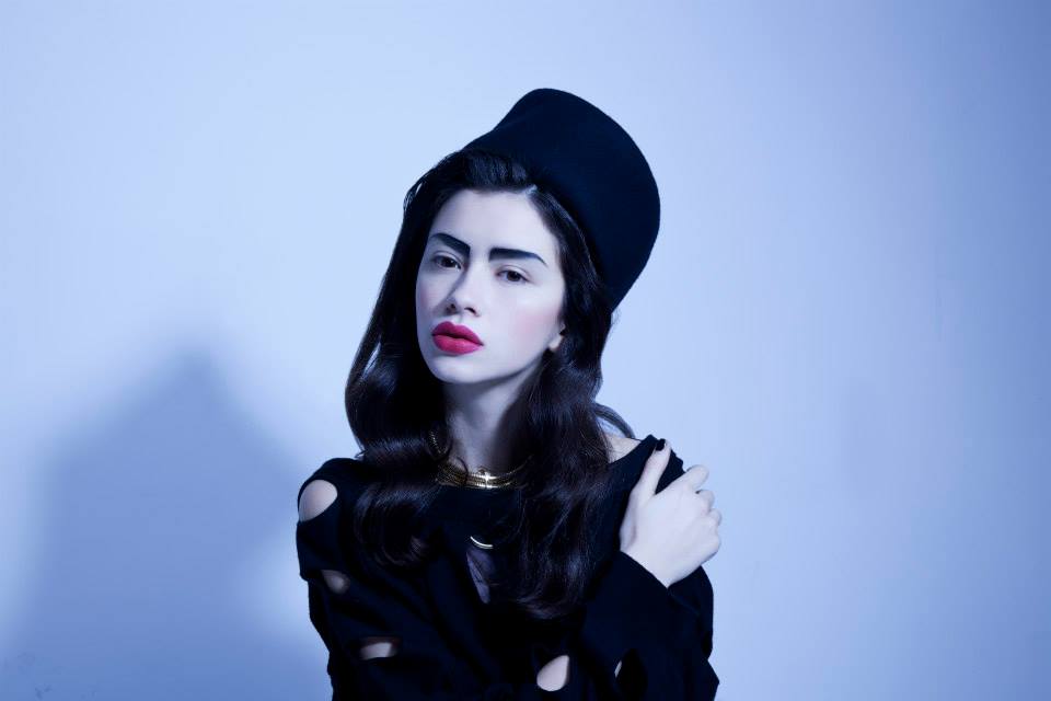 Women 17 City Scape Code Black