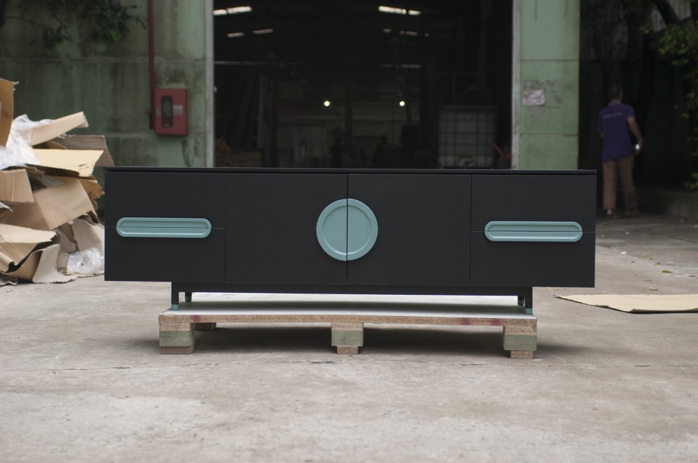 KO Tv Stand Dang Vu Viet Linh