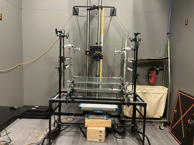 Vertical Motion Control Rig with Multi-Axis Support Assemblies ...