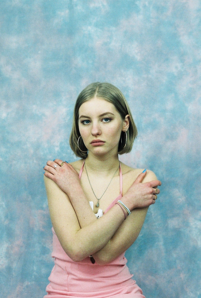【希少品】She's not me / CHLOE SHEPPARD Chloe Sheppard photographs her ideal world | Dazed