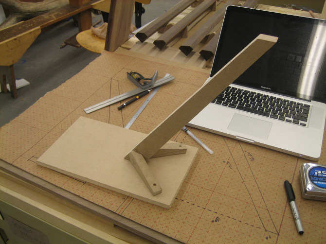 Stich Table Cross-Stich Table - Kaeo Helder - Industrial Designer