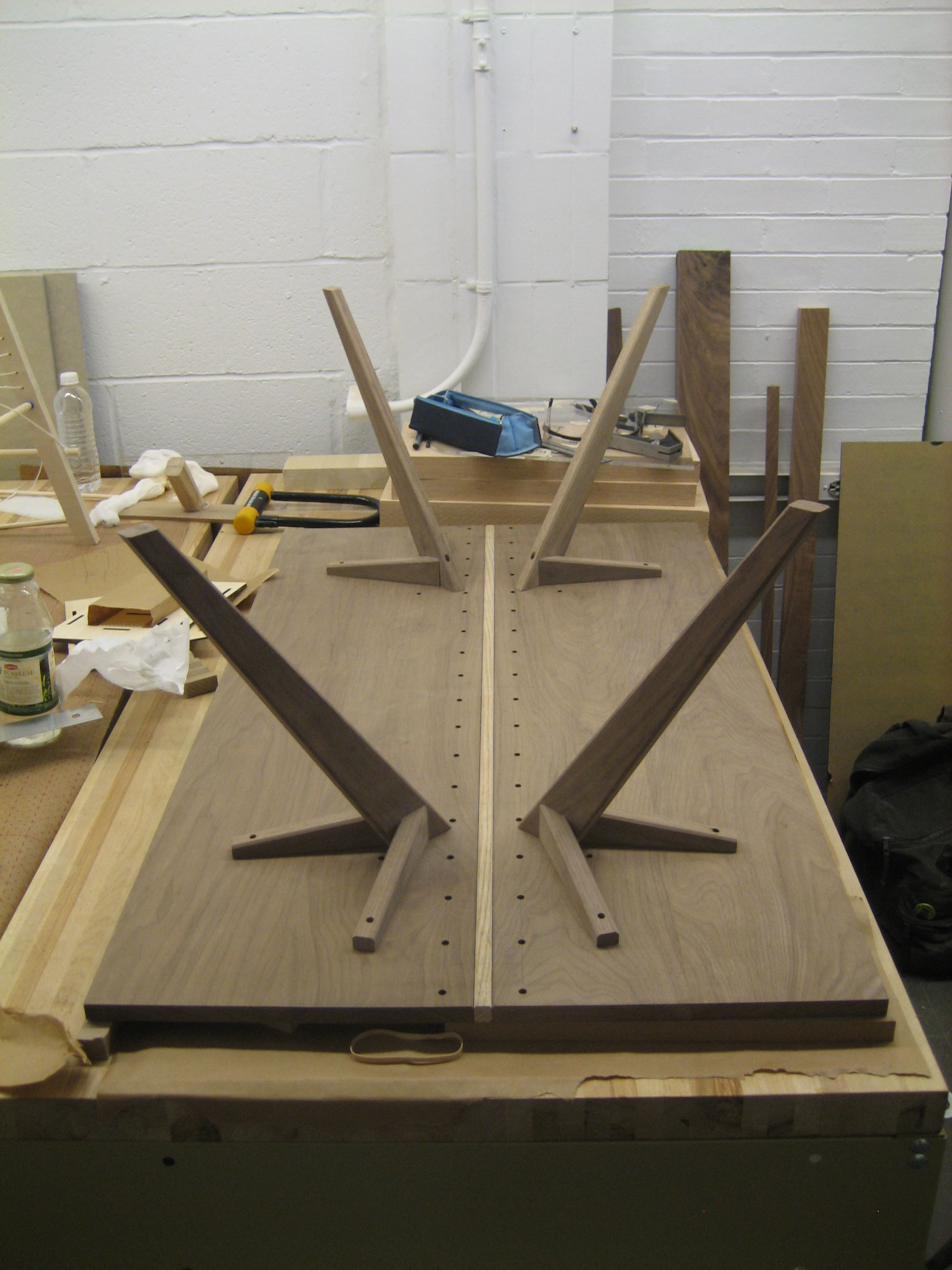 Stich Table Cross-Stich Table - Kaeo Helder - Industrial Designer
