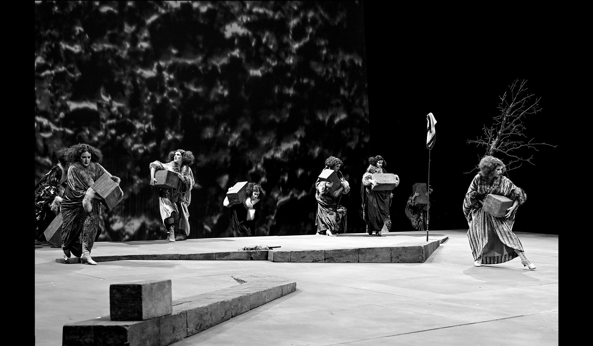 the rise and fall of the city mahagonny