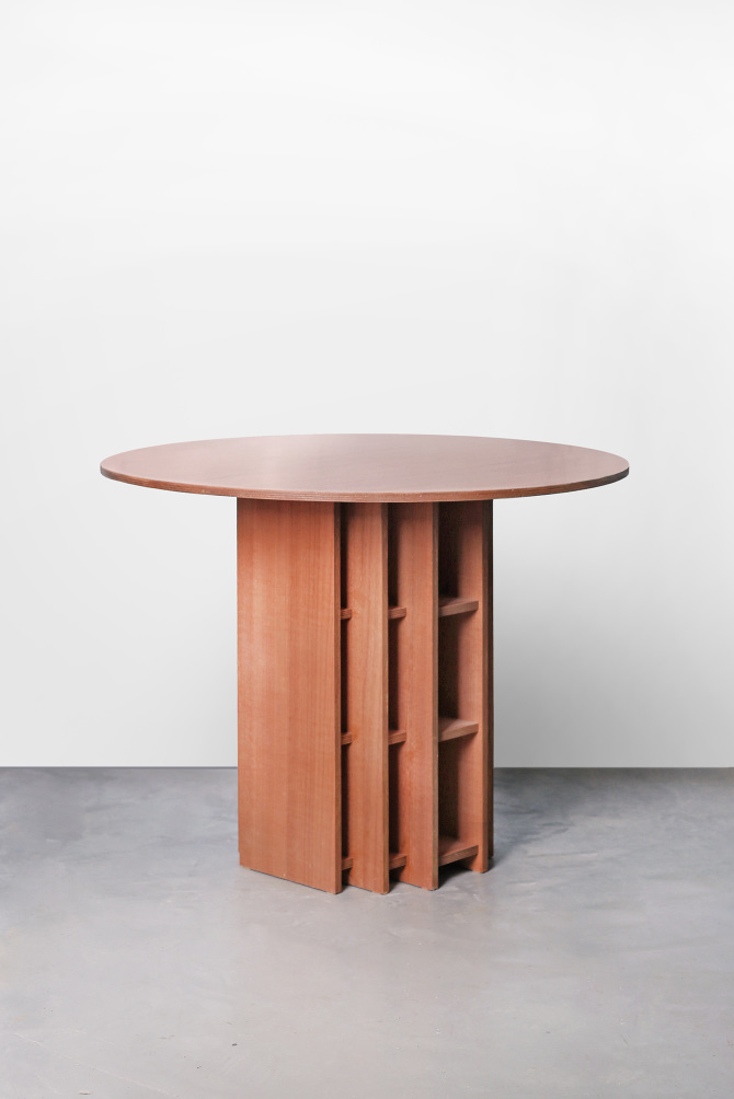 RoundTable With Storage COM