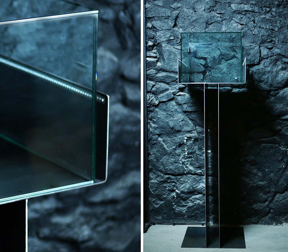 Accessory Display. - TRINIDAD DAVANZO
