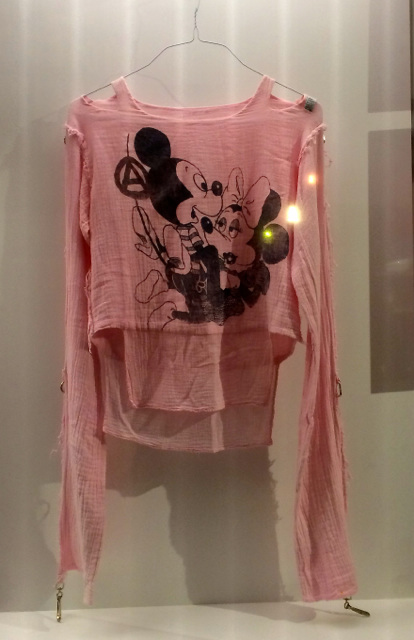 Postmodern Textiles - Mia de Las Casas