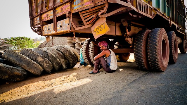 THE TRUCKDRIVERS OF INDIA