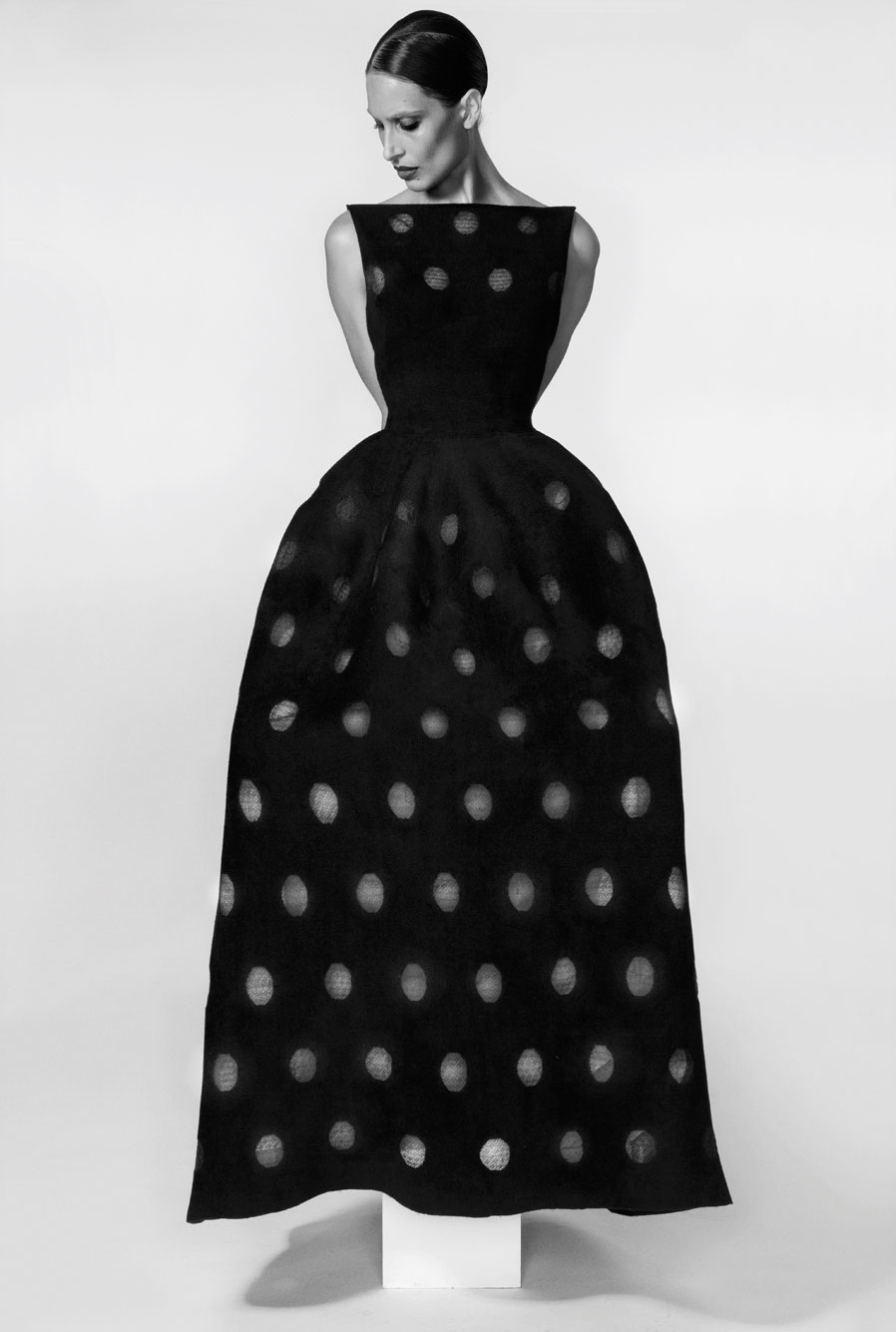 いちご【送料込】 Azzedine Alaia in the 21st L'OFFICIEL BRAZIL X AZZEDINE ALAÏA - IGI AYEDUN