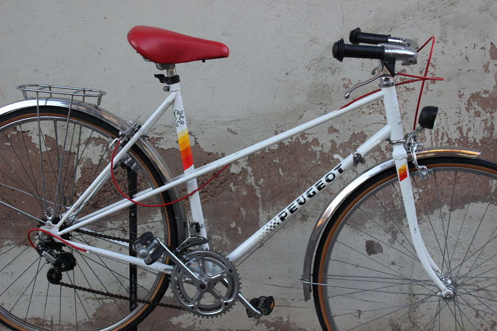 Superbe Vélo Peugeot Blanc Vintage Femme la grange aux vélos