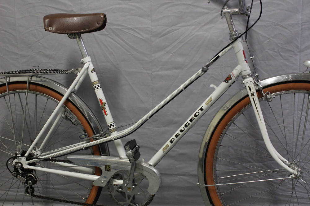 Vélo Peugeot Femme Vintage Peugeot 650 Blanc la grange aux vélos