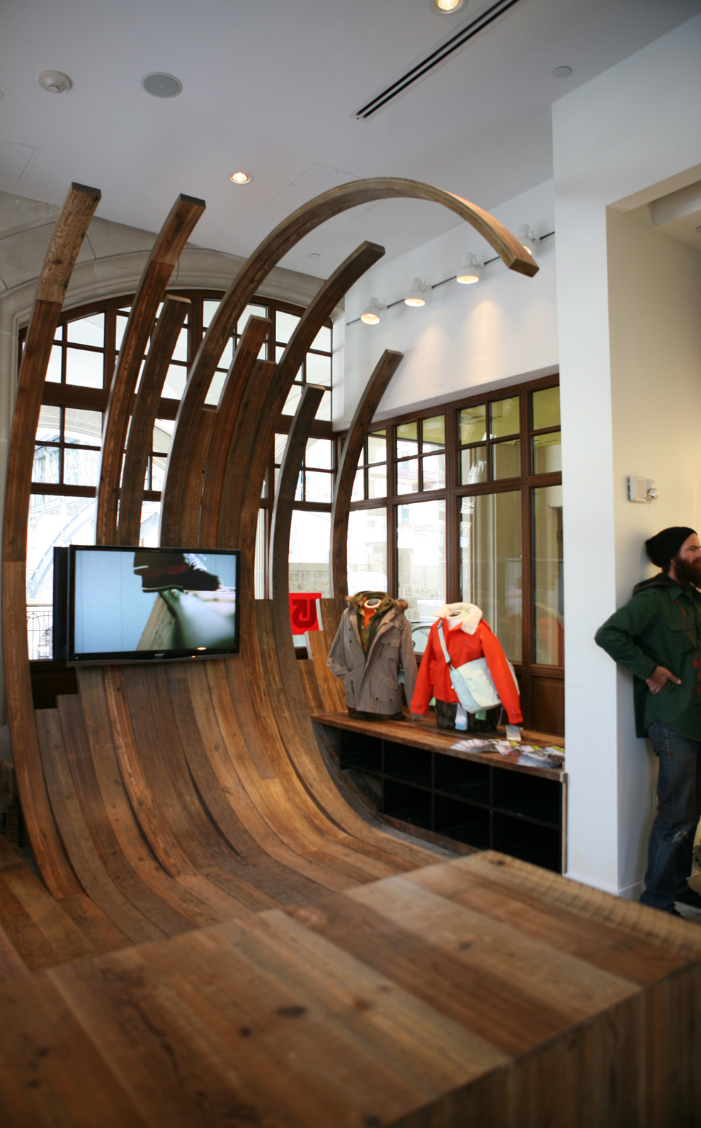 BURTON VAIL FLAGSHIP RETAIL STORE tres birds