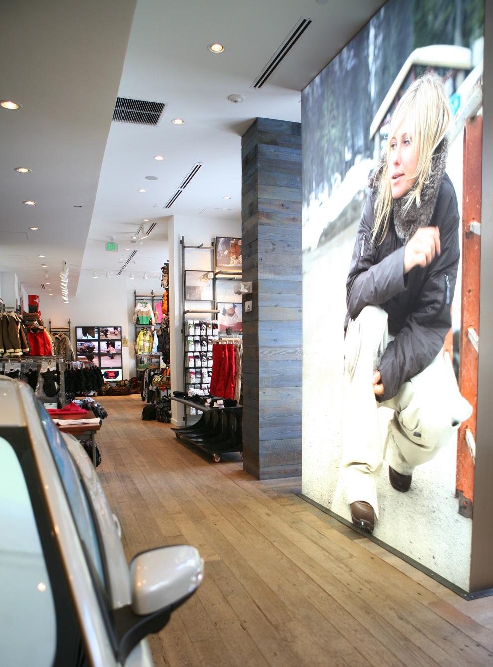 BURTON VAIL FLAGSHIP RETAIL STORE tres birds