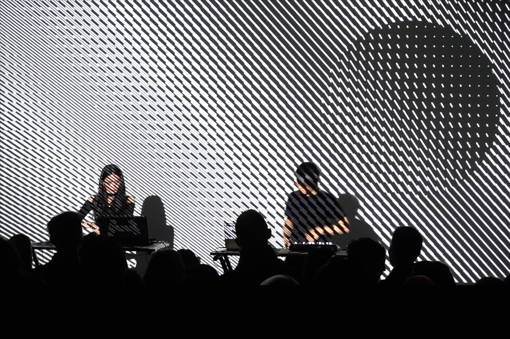 Музыкальный магазин картинки. Визуальное пространство в песне. Пространственная музыка. Siu концерты. Пространственная музыка.