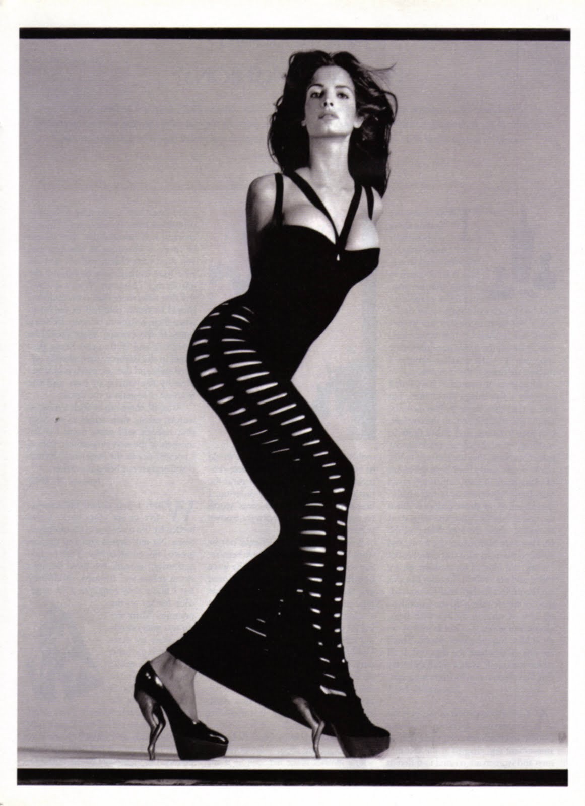 Azzedine Alaïa - 本物のアズディンアライアのレーストップス Azzedine Alaia fashion-photo-session-in-paris
