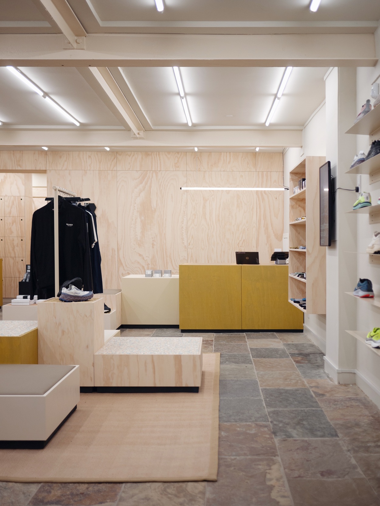OUT & BACK STORE - polka