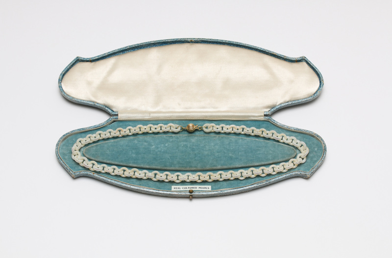 Pearl Necklace Lin Cheung