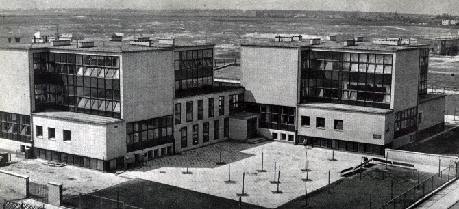 Liceum im. Jose Marti, Leopolda Staffa 111 - Powojenny Modernizm