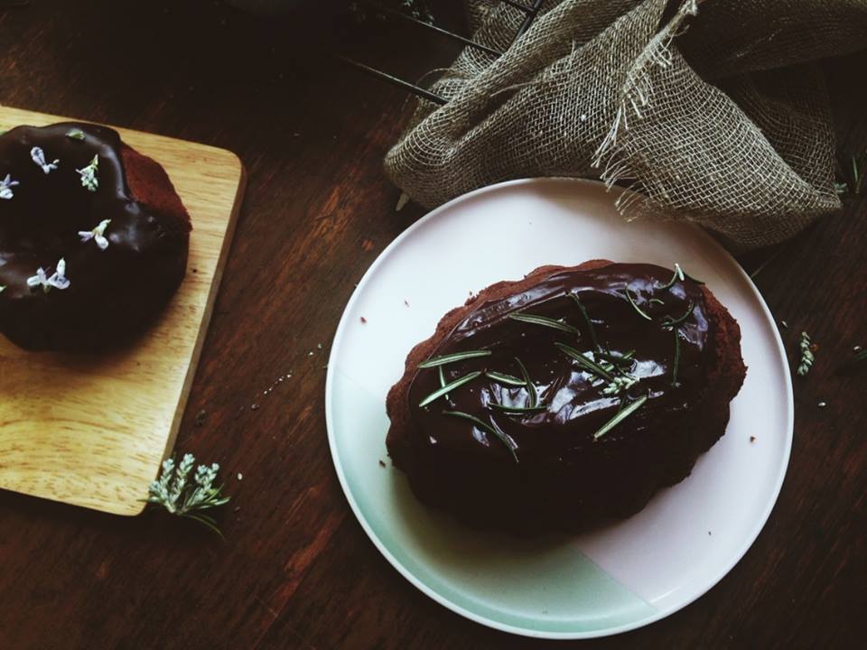 CHOCOLATE & ROSEMARY OLIVE OIL CAKE OSTRO